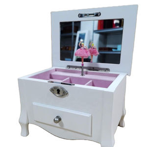 Caja de Música de Madera de Alta Calidad con Diseño Personalizado en Color Rosa/Blanco - Product Image 4