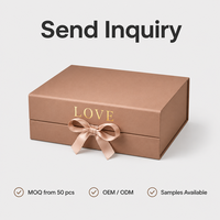 Luxe Valentijnsdag rigid giftbox met gouden folie LOVE hot stamping, matte laminatie, opklapbaar, op maat gemaakte verpakking voor sieraden en cosmetica