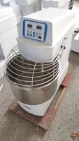 Nouveau mélangeur spiral de table en acier inoxydable, mélangeur commercial portable 220V 0.75KW pour boulangerie