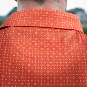 Polo de punto rosa de talla grande para mujer con estampado de dinosaurio, personalizado por sublimación, transpirable, con broches de perlas florales, para hombre - Product Image 3