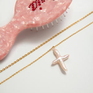 Collar de Cadena de Doble Capa con Cruz y Perla de Agua Dulce, Chapado en Oro de 18k, Resistente al Agua, con Diseño Religioso Cristiano - Product Image 3