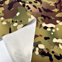 Tissu Softshell Tricoté Respirant Enduit PU Écologique à Trois Couches avec Impression Camouflage Personnalisée pour Vêtements