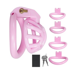 <span class=keywords><strong>Mini</strong></span> serrure de chasteté mâle avec 4 tailles anneaux et clés dispositif de chasteté en résine légère adulte Sissy Sex Toy accessoires pour hommes - Product Image 1