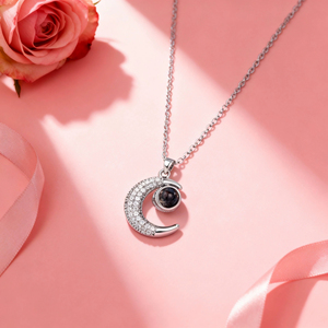 Collar Te Amo en 100 Idiomas con Proyección de Luna, Collar con Colgante para Mujer, Regalo de Joyería para el Día de San Valentín, Aniversario de Bodas - Product Image 4