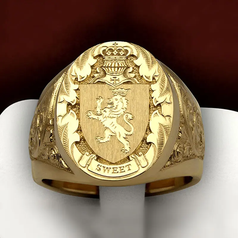 Ювелирное кольцо с выгравированной короной и львом из медного сплава