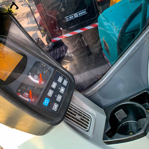 Expert en gain de place, conception compacte, chenilles en caoutchouc, excavatrice KOBELCO 75 d'occasion pour les projets d'irrigation à grande échelle - Product Image 4