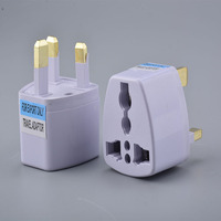 Adaptateur de prise standard britannique pour voyage avec sortie AC, convertisseur de prise universelle du Royaume-Uni pour le tourisme