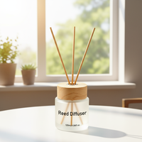 Diffuseur à roseaux personnalisé en verre dépoli blanc 120 ml avec couvercle en bois naturel, bouteille d'huile parfumée, décoration d'intérieur, vente en gros