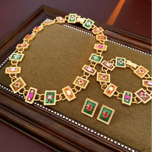 Set di Gioielli Vintage in Rame e Zircone, Bracciale, Orecchini e Collana, Stile Retrò di Lusso per Donna - Product Image 4