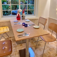 Meubles de salle à manger modernes et minimalistes en bois de couleur naturelle, table et chaises en bois massif pour café et repas légers