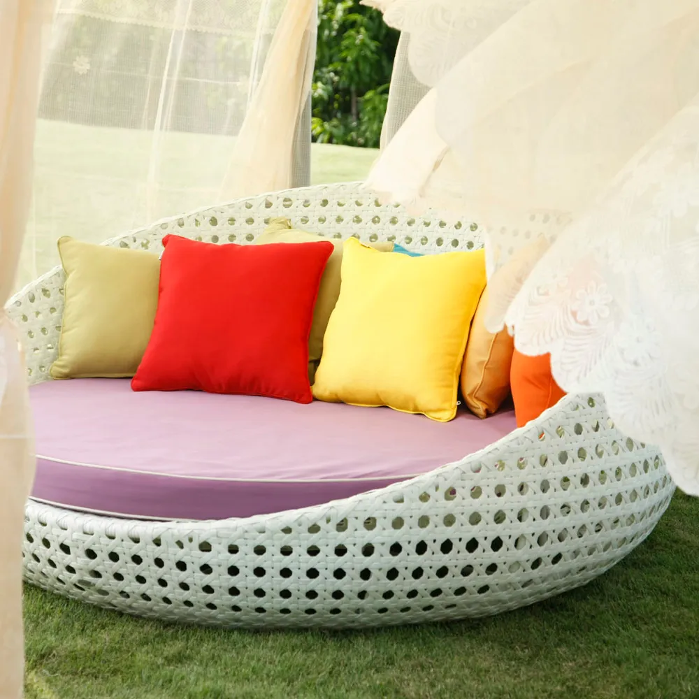 Modern Design Wicker Sunbed Rattan round Sofa Daybed Chaise Lounge Garden Furniture for Outdoor and Indoor Use