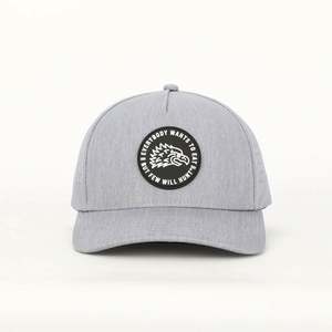 Gorra de Béisbol Personalizada para Hombre, 5 Paneles, Gris Jaspeado, con Orificios Cortados con Láser, Logotipo de PVC en Relieve, Impermeable - Product Image 2