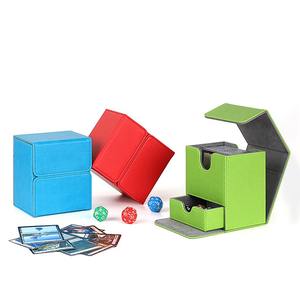 Caja de cubierta de tarjeta de <span class=keywords><strong>juego</strong></span> de pelusa de cuero impermeable Premium portátil MIO con cajón de dados diseño en forma de U para viajar fácilmente para juegos de mesa - Product Image 1