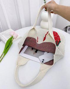 <span class=keywords><strong>Sac</strong></span> en crochet <span class=keywords><strong>à</strong></span> motif de fraises mignon personnalisé, grand <span class=keywords><strong>sac</strong></span> <span class=keywords><strong>à</strong></span> <span class=keywords><strong>main</strong></span> de style vacances pour les adolescentes, les étudiants, les voyages en plein air - Product Image 5