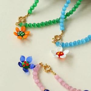 Cadenas de latón con cuentas de cristal ojo de gato y diamantes, hechas a mano, estilo europeo-americano, con diseño de flor de margarita, sencillas y bonitas, para mujer, bloggers y budistas. - Product Image 1