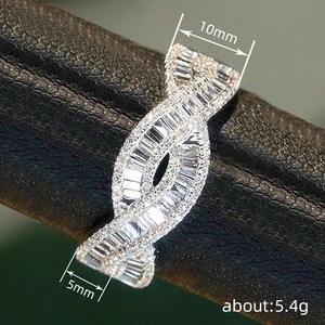 T0844 Anello di Lusso da Donna in Oro Bianco con Diamanti Taglio Baguette Colore D Naturale Gioielli da Matrimonio - Product Image 4