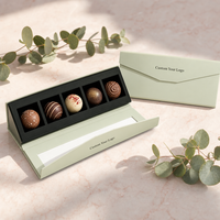 Boîte cadeau magnétique pliable en forme de prisme triangulaire personnalisée, vert menthe, 5 compartiments en velours, emballage de luxe pour chocolat d'hôtel OEM