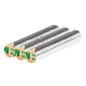 Hoja magnética autoadhesiva de alta calidad, imán de <span class=keywords><strong>disco</strong></span> redondo, con respaldo adhesivo - Product Image 1