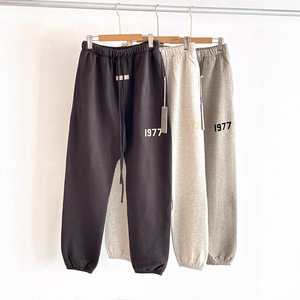 Prêt à acheter : Ensemble de survêtement essentiel pour <span class=keywords><strong>homme</strong></span>, style streetwear, en coton 100% avec capuche doublée, modèle 1977 de haute qualité - Product Image 5