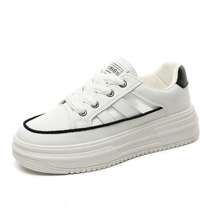 รองเท้าโลฟเฟอร์ผู้หญิง LYKU YB5A55 รุ่นใหม่ปี 2026 แบบเจาะรู ระบายอากาศได้ดี พื้นหนา ใส่สบาย แฟชั่นอเนกประสงค์ เหมาะสำหรับใส่ลำลอง - Product Image 3