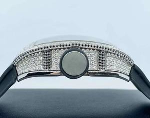 Reloj de acero inoxidable con fibra de carbono, movimiento mecánico automático con tourbillon transparente y fondo de caja de cristal de zafiro. - Product Image 2