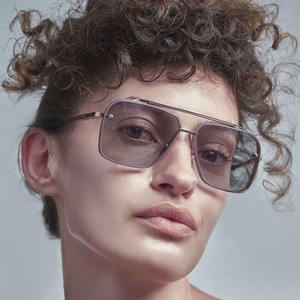 Lunettes de soleil carrées Mach Six Xh1261 en métal unisexe UV400 légères et tendance pour la protection solaire, les voyages, la conduite et la scène - Product Image 1