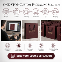 Sac cadeau en papier bordeaux de luxe avec logo en feuille d'or, poignées en corde torsadée renforcées, artisanat exquis