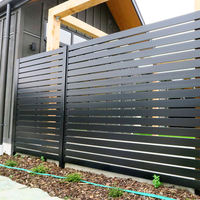 Clôture moderne en alliage d'aluminium pour jardin Profil de confidentialité pour balcon Barre à lamelles horizontales en bois traité thermiquement