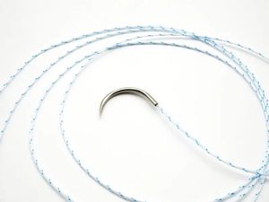 Sutura chirurgica in UHMWPE con ago, sutura intrecciata non assorbibile per la riparazione di tendini ACL in medicina ortopedica e sportiva - Product Image 2