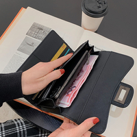Dompet Wanita Elegan Multi Slot Model Quilted dengan Kunci Logam dan Banyak Kantong, Tempat Kartu Wanita