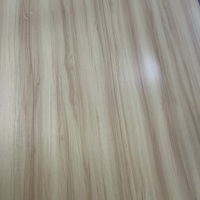 Panneaux en fibres de bois de haute qualité, norme E0, densité et écologiques, qualité supérieure pour l'installation de meubles, utilisation en supermarché