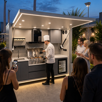Cuisine extérieure modulaire et mobile avec auvent hydraulique pliable, barbecue, évier et réfrigérateur, sur mesure pour les projets hôteliers et commerciaux