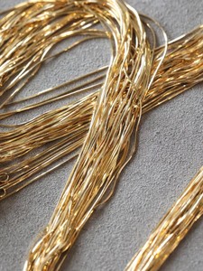 Collar Gargantilla <span class=keywords><strong>de</strong></span> Cadena Fina <span class=keywords><strong>de</strong></span> Hueso <span class=keywords><strong>de</strong></span> Serpiente en <span class=keywords><strong>Oro</strong></span> Real AU750 <span class=keywords><strong>de</strong></span> 18k <span class=keywords><strong>para</strong></span> <span class=keywords><strong>Mujer</strong></span>, 45cm Ajustable, Se Puede Usar Solo o en Capas - Product Image 5