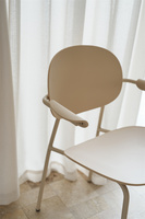 Supernatural italien Yi empilable en plastique polypropylène dos métal pieds chaise de salle à manger Restaurant PP chaises