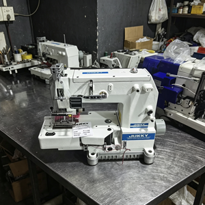 Machine à coudre industrielle multi-aiguilles JUKKY VC008 pour ceintures, point de chaînette 4-12, pour vêtements, avec table et moteur 550W, équipée d'un A. - Product Image 5