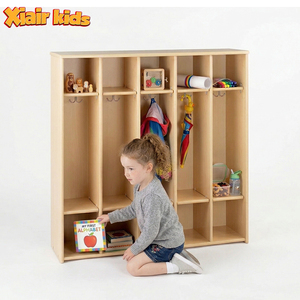 Armadietto in Legno Montessori per Asilo Nido, Scuola Materna, Arredamento per Aula, Armadio Portaoggetti con Ganci per Zaini e Cappotti - Product Image 1
