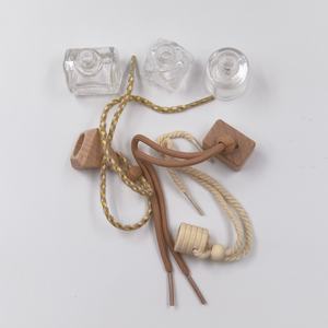 Bouteilles de parfum pour voiture en verre transparent de 10 ml, vides, rechargeables, avec bouchon à vis, diffuseur d'arômes suspendu pour voiture - Product Image 6