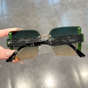 Gafas de Sol Polarizadas con Gradiente, Sin Montura, Extra Grandes, Casuales, de Moda Z113 para Hombre y Mujer - Product Image 5