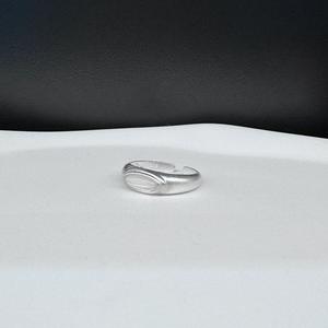 Anillo Wenchi S925 de Plata de Ley con Ágata Negra y Jade Blanco, Diseño de Estrella Mate, Estilo Simple, Casual, Único, Pequeño y Moderno - Product Image 5