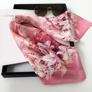 Elegante <span class=keywords><strong>rosa</strong></span> stampato 100% vera <span class=keywords><strong>seta</strong></span> quadrata sciarpa per le donne di alta qualità stile di lusso fabbrica cinese all'ingrosso - Product Image 4