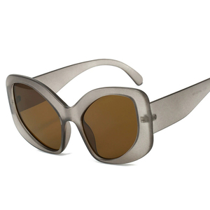 <span class=keywords><strong>Occhiali</strong></span> <span class=keywords><strong>da</strong></span> <span class=keywords><strong>sole</strong></span> Vintage Cat Eye donna 2025 retrò maschera irregolare <span class=keywords><strong>occhiali</strong></span> <span class=keywords><strong>da</strong></span> <span class=keywords><strong>sole</strong></span> oversize UV400 <span class=keywords><strong>occhiali</strong></span> <span class=keywords><strong>da</strong></span> <span class=keywords><strong>sole</strong></span> marca Designer Y2K - Product Image 4