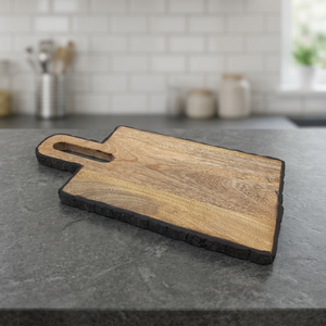 Tabla de cortar de madera de acacia con borde desbastado y asa para carne, queso, pan y servicio en la cocina - Product Image 2