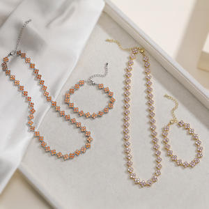 צמיד נחושת אלגנטי מצופה זהב לנשים זירקון שרשרת פרח תלתן ארבעה עלים סט תכשיטים - Product Image 3