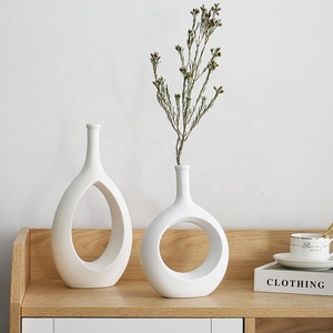 Jarrón de Cerámica Moderno y Simple, Blanco y Negro, Esmaltado, para Sala de Estar, Dormitorio, Escritorio, Decoración del <span class=keywords><strong>Hogar</strong></span>, Arreglos Florales, Diseño Hueco, Estilo Ejecutivo - Product Image 1