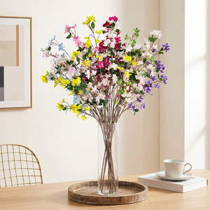 Bouquet de fleurs artificielles mixtes, arrangement en vase en plastique et tissu pour la décoration de la maison et des mariages - Product Image 1