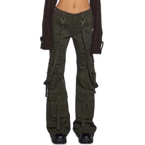 Nouveautés : Jeans cargo taille basse en twill extensible à multiples poches, coupe slim, style évasé avec bretelles, vente en gros - Product Image 1