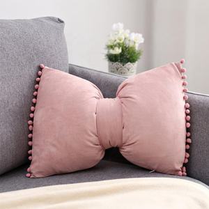 Bán Buôn 35X50Cm 100% Polyester Nhiều Màu Sắc Trẻ Em Giáng Sinh Bow Tie Pompom Trim Cushion Cover - Product Image 4
