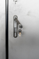 Centre de données modulaire évolutif avec rack de serveur intégré, PDU et système de refroidissement tout-en-un, pré-mis en service en usine