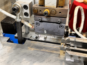 Machine textile automatique de dé<span class=keywords><strong>coupe</strong></span> et d'endiage d'étiquettes, super et grande spécification - Product Image 4