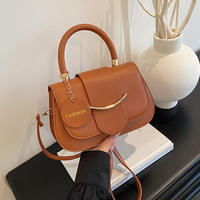 Tas Selempang Wanita Vintage PU Model Saddle dengan Rumbai, Kancing, dan Tali yang Dapat Disesuaikan, Cocok untuk Penggunaan Sehari-hari, Grosir dan Eceran